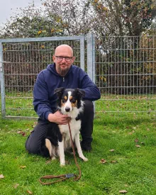 Andreas mit seinem Hund am Übungsplatz